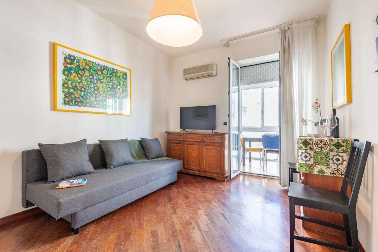 Central & Comfy Apartment With Veranda Bari Exterior photo